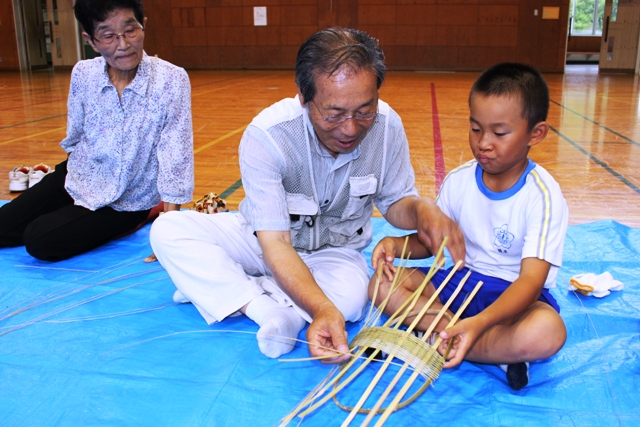 速川小学校４年生・そうけ作りに挑戦（伝統文化継承体験）