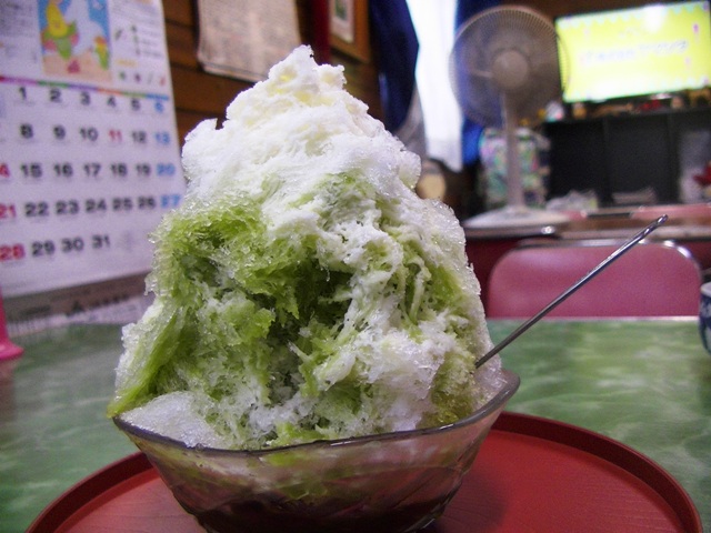 ふわふわ・サクサクで安い！地元民が愛する夏の定番かき氷／山代屋