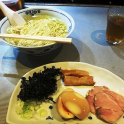 氷見のラーメン・あなたはどっち派？／濃厚こってり（氷見ラーメン）ＯＲあっさり魚介（貪瞋癡・とんじんち）